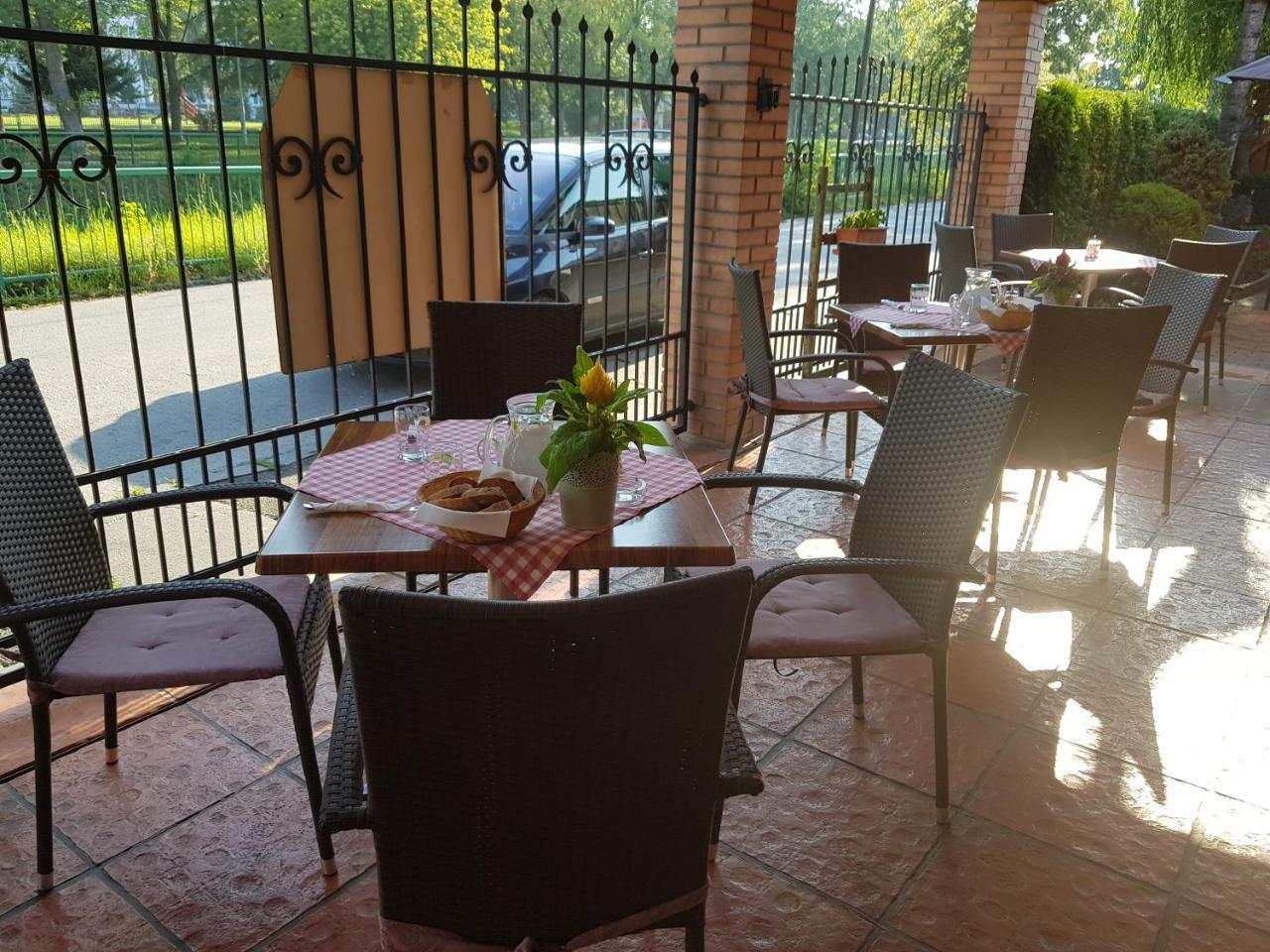 Sabbia Ristorante - Reštaurácia a Ubytovanie Prievidza Esterno foto