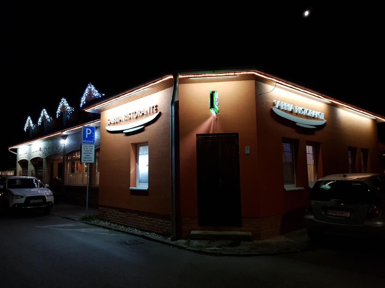 Sabbia Ristorante - Reštaurácia a Ubytovanie Prievidza Esterno foto